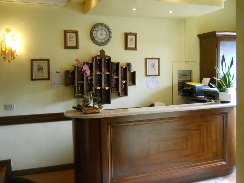 Hotel Il Rustichello Lonato Εξωτερικό φωτογραφία