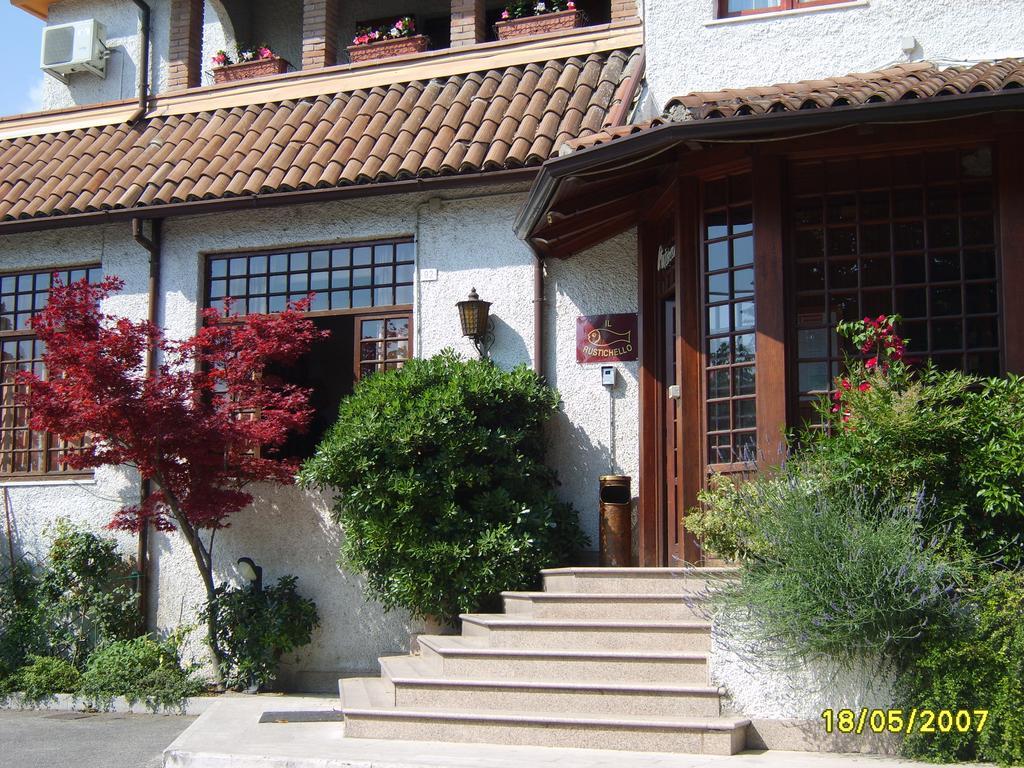 Hotel Il Rustichello Lonato Εξωτερικό φωτογραφία