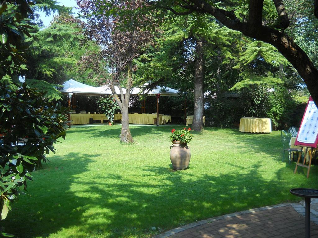 Hotel Il Rustichello Lonato Εξωτερικό φωτογραφία