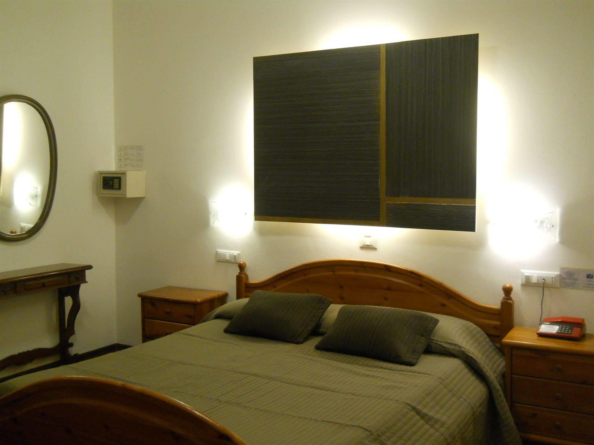 Hotel Il Rustichello Lonato Εξωτερικό φωτογραφία